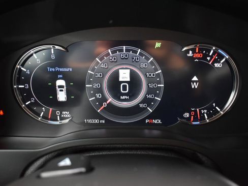 Used 2019 Cadillac Escalade Premium Luxury RWD image 17