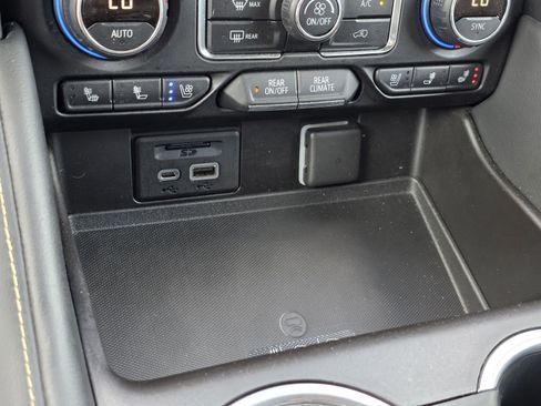 Used 2021 Chevrolet Tahoe Premier w/ Premium Package image 27