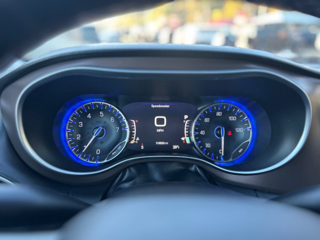 Used 2019 Chrysler Pacifica Touring-L Plus w/ Advanced Safetytec Group FWD image 17