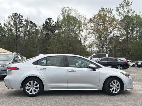 Used 2023 Toyota Corolla LE FWD image 9