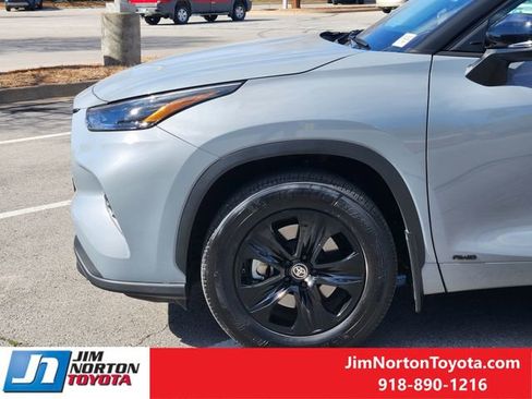 Used 2024 Toyota Highlander XLE image 8