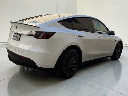 Used 2023 Tesla Model Y Performance AWD/4WD image 7