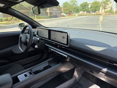 Used 2024 Hyundai Ioniq 6 SE RWD image 30