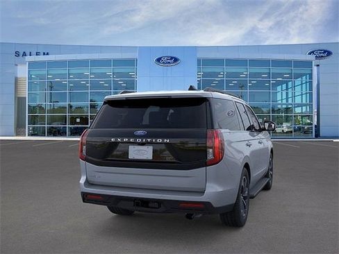 New 2026 Ford Expedition Active image 8