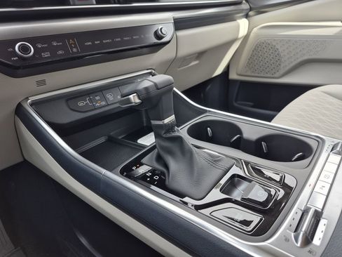 New 2026 Kia Carnival SX image 9