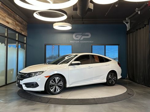 Used 2018 Honda Civic EX-T image 7