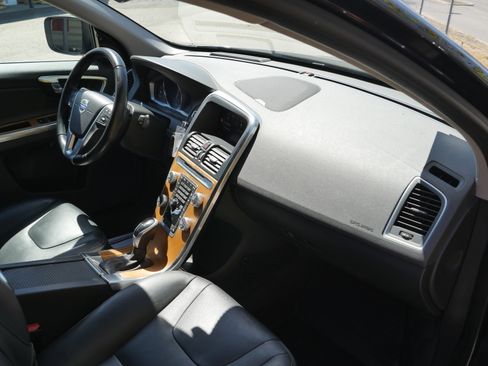 Used 2017 Volvo XC60 T5 Inscription w/ Advanced Package AWD/4WD image 19