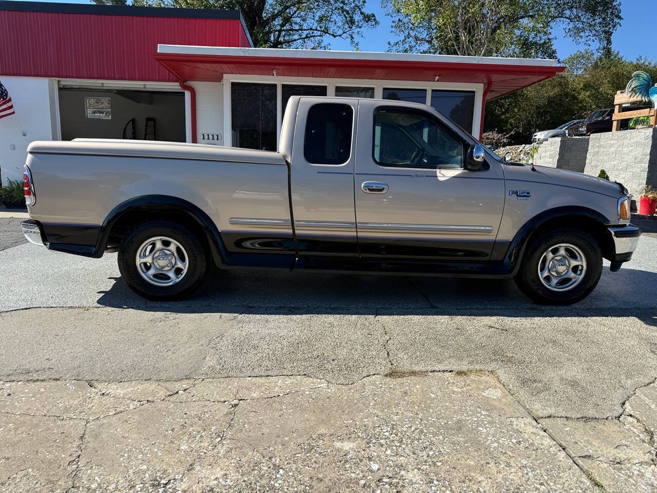 Used 1998 Ford F150 Lariat RWD image 8