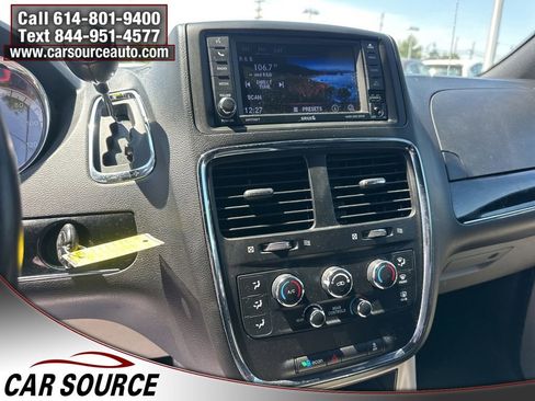 Used 2019 Dodge Grand Caravan SXT FWD image 19