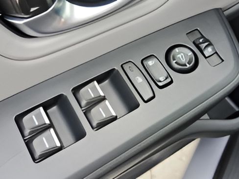 Used 2025 Honda Pilot Touring image 8