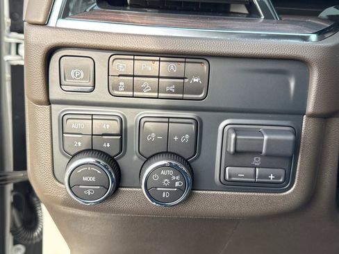 Used 2025 Chevrolet Tahoe Z71 w/ Z71 Off-Road Package image 32