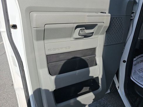 Used 2019 Ford E-350 and Econoline 350 Super Duty w/ Power Windows & Locks Group image 11