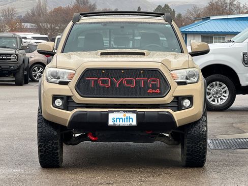 Used 2016 Toyota Tacoma TRD Off-Road image 9