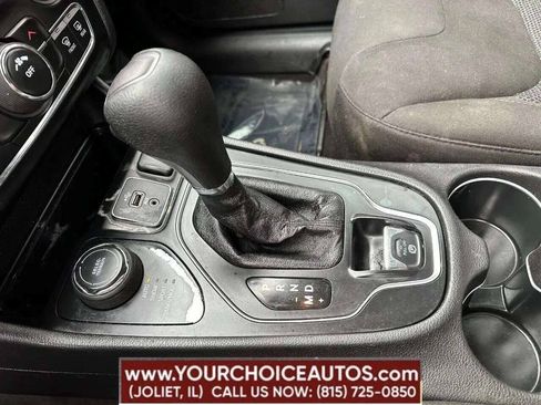 Used 2019 Jeep Cherokee Latitude w/ Popular Appearance Group AWD/4WD image 14