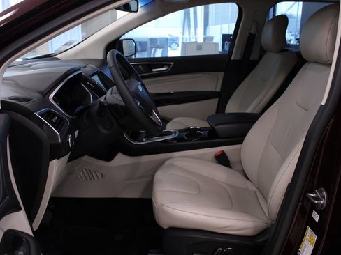 Used 2018 Ford Edge Titanium w/ Equipment Group 302A FWD image 11