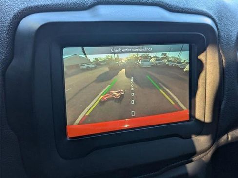 Used 2020 Jeep Renegade Latitude w/ Cold Weather Group image 13