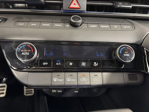 Used 2025 Hyundai Elantra SEL FWD image 27