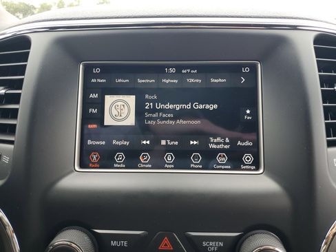 Used 2018 Jeep Grand Cherokee Laredo image 4