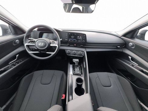 New 2026 Hyundai Elantra SE image 13