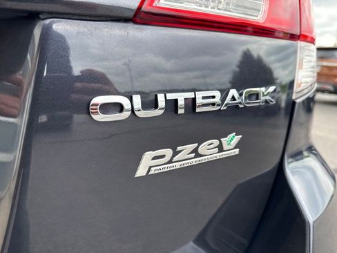 Used 2011 Subaru Outback 2.5i Premium AWD/4WD image 7
