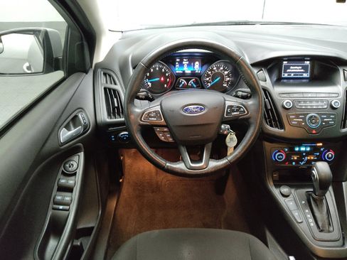 Used 2018 Ford Focus SE w/ SE Appearance Package FWD image 22