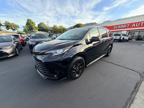 Used 2026 Toyota Sienna XLE Woodland Edition AWD/4WD image 8