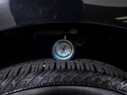 Used 2025 Land Rover Range Rover Velar Dynamic SE image 43