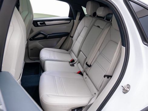 Certified 2023 Porsche Cayenne S image 17