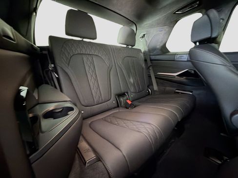Certified 2025 BMW X7 M60i AWD/4WD image 29