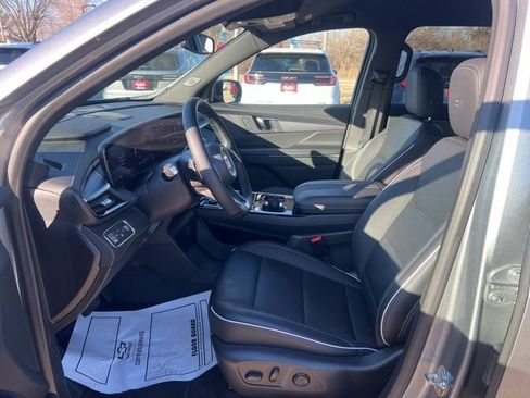 Used 2025 Buick Enclave Sport Touring image 11