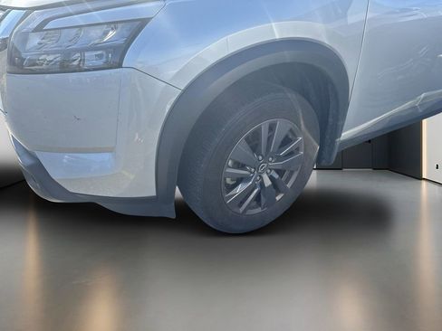 Used 2023 Nissan Pathfinder S FWD image 2