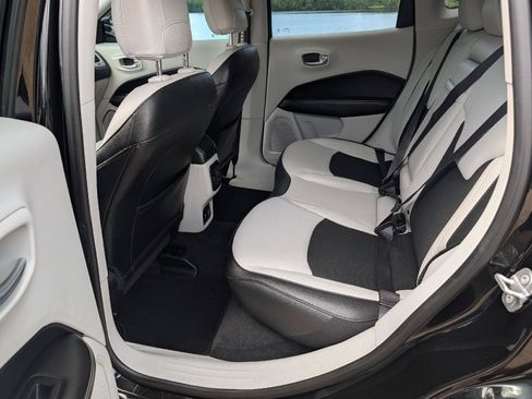Used 2019 Jeep Compass Latitude FWD image 16