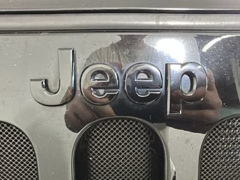 Used 2018 Jeep Wrangler Sport AWD/4WD image 8