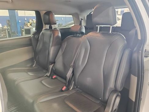 Certified 2026 Kia Carnival FWD image 18