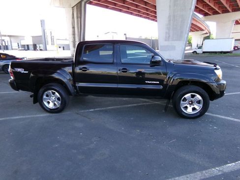 Used 2011 Toyota Tacoma PreRunner w/ TRD Sport Pkg RWD image 5