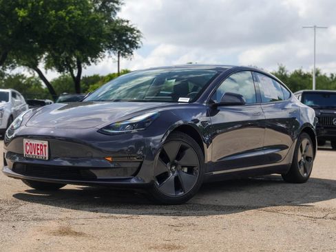 Used 2023 Tesla Model 3 Standard Range image 1