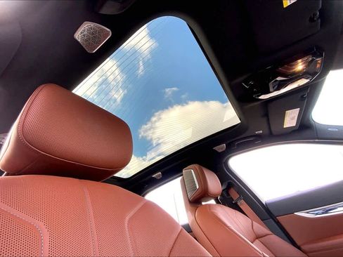 Certified 2023 BMW 760i xDrive w/ Luxury Rear Seating Package image 14