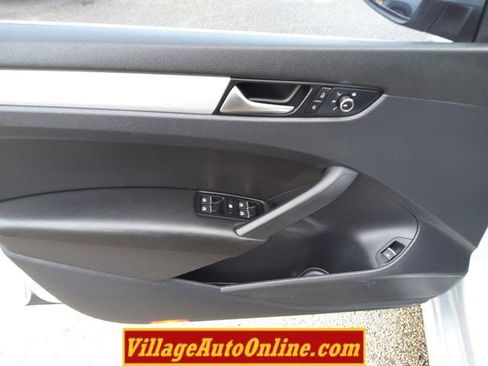 Used 2013 Volkswagen Passat 3.6 SE image 24