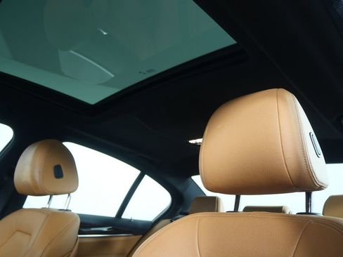 Used 2019 BMW 530i image 11