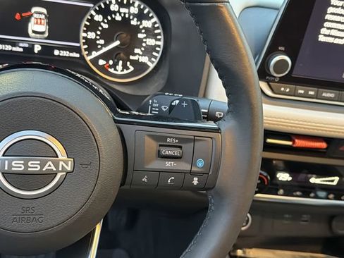 Used 2023 Nissan Rogue SV w/ SV Premium B Package image 28