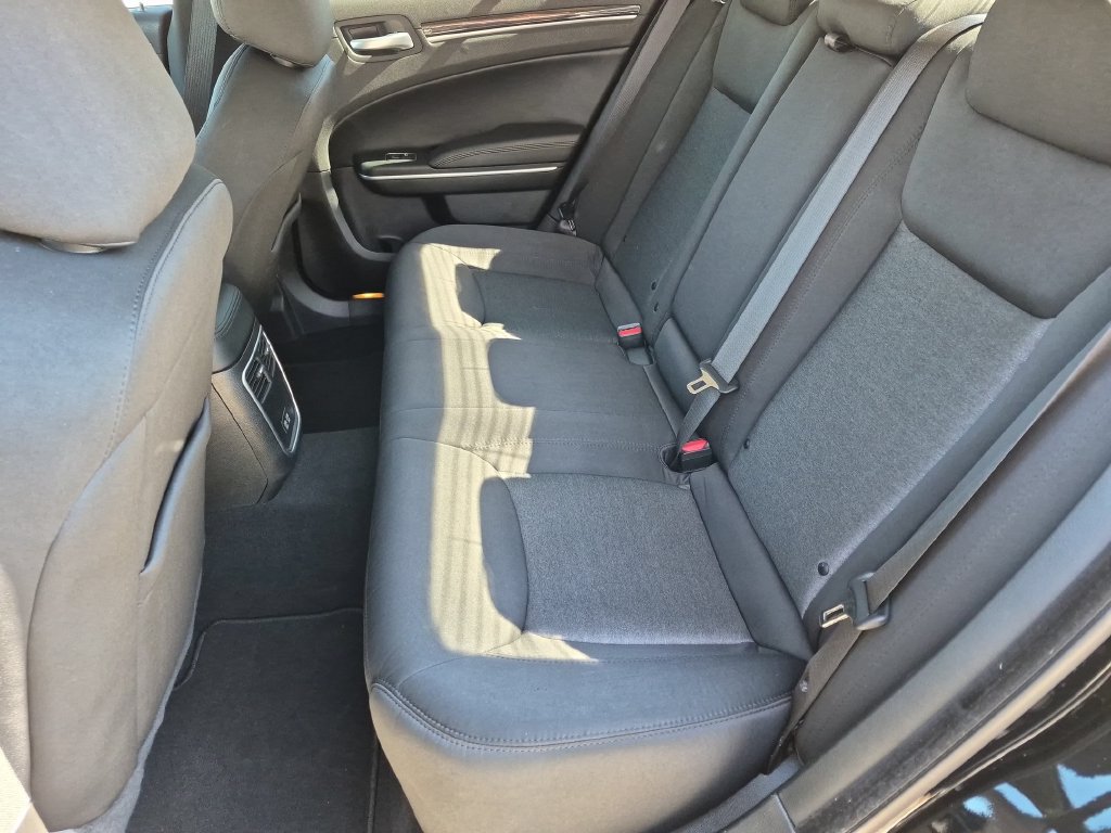 Used 2023 Chrysler 300 Touring w/ Sport Appearance Package RWD image 17