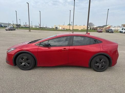 Used 2024 Toyota Prius LE image 3