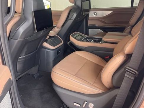 Used 2025 Lincoln Navigator Black Label AWD/4WD image 6