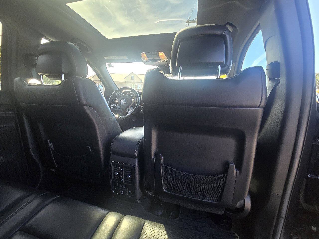 Used 2014 Jeep Grand Cherokee Overland w/ Advanced Technology Group AWD/4WD image 45