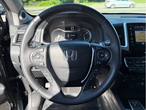 Used 2017 Honda Pilot Touring image 17