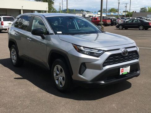 Used 2023 Toyota RAV4 LE AWD/4WD image 9