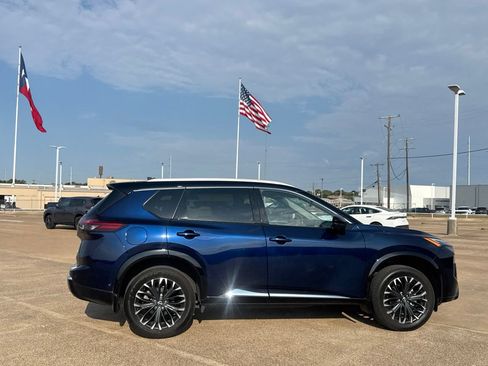 Used 2024 Nissan Rogue Platinum FWD image 26
