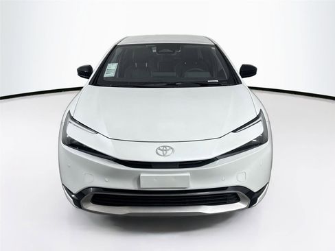 Certified 2025 Toyota Prius Plug-In Hybrid FWD image 8