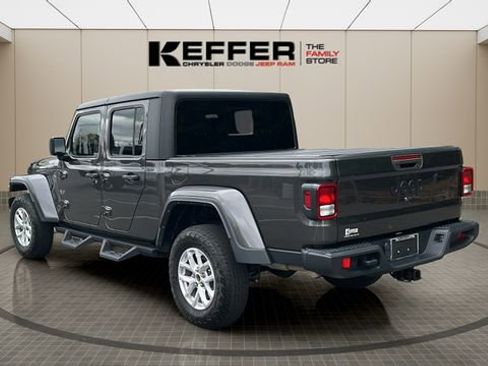 Used 2023 Jeep Gladiator Sport AWD/4WD image 3