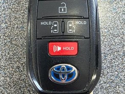 Used 2024 Toyota Sienna LE image 34